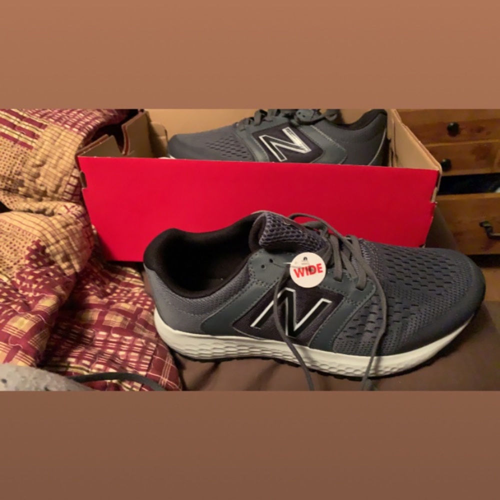 BRAND NEW Men’s new balance athletic shoe